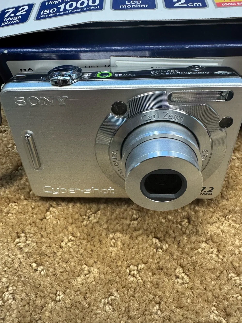 Sony Cyber-shot DSC-W55 digital still camera. - Picture 5 of 9